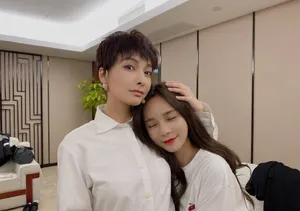 吴昕舞台剧短发清爽帅气美照图片_3