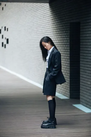 张靓颖西服套装优雅干练写真图片_5