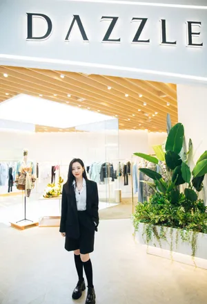 张靓颖西服套装优雅干练写真图片_6