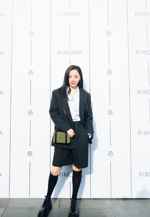 张靓颖西服套装优雅干练写真图片_7