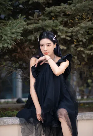 周韦彤黑蝴蝶裙性感写真图片_1