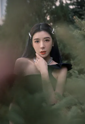 周韦彤黑蝴蝶裙性感写真图片_5