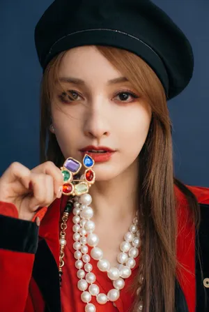 吴昕黑红优雅复古大片写真图片