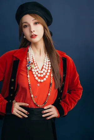 吴昕黑红优雅复古大片写真图片_3