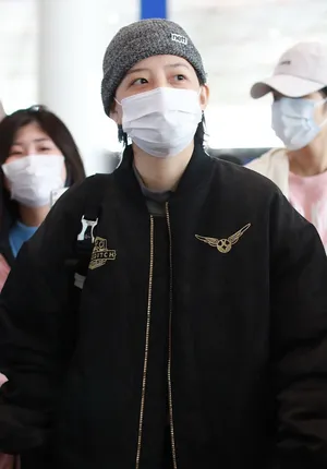 李斯丹妮针织帽全黑装扮酷帅写真图片_2