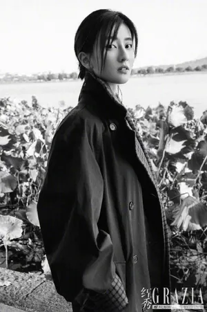 乔欣深秋落叶慵懒大片写真图片_6