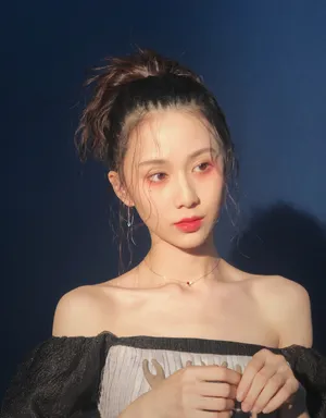 	关芯气质迷人唯美图片_2