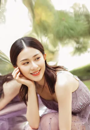 	关芯气质迷人唯美图片_3