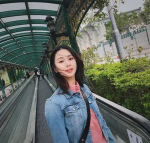 	关芯随性街拍照图片_2