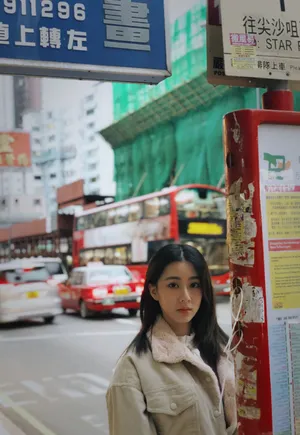 关芯港风街拍写真图片