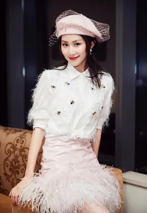关芯贝雷帽优雅气质写真图片_3