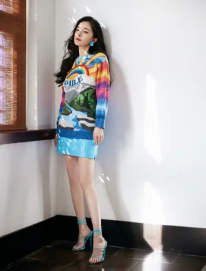杨幂彩虹毛衣短裙性感写真图片_3