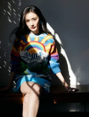 杨幂彩虹毛衣短裙性感写真图片_4