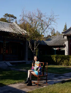 杨幂彩虹毛衣短裙性感写真图片_5