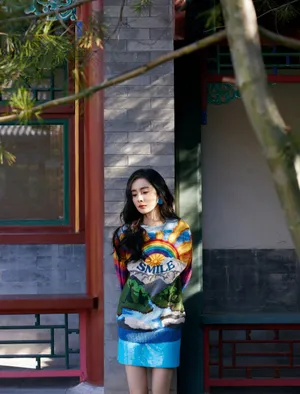 杨幂彩虹毛衣短裙性感写真图片_6