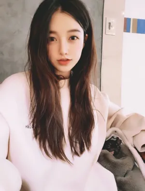 黄一琳甜美优雅写真图片
