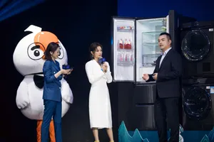 万茜白色长裙优雅气质写真_9