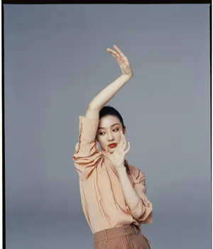 孙佳雨简约风时尚写真图片_6