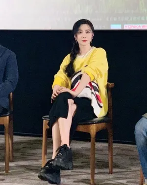 范冰冰黄衣黑裙清纯时尚现场照图片_2