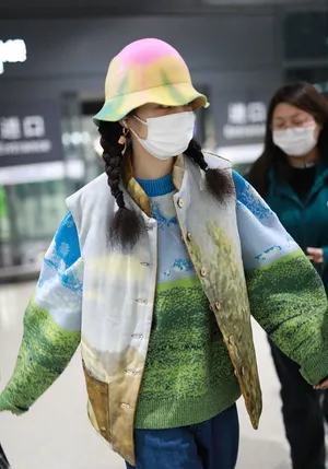 春夏一身潮装清新可爱机场照图片第1张