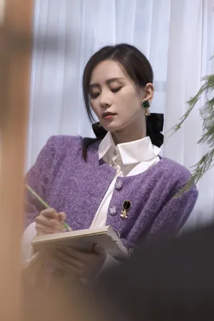 刘诗诗蓝色西服优雅写真图片_2