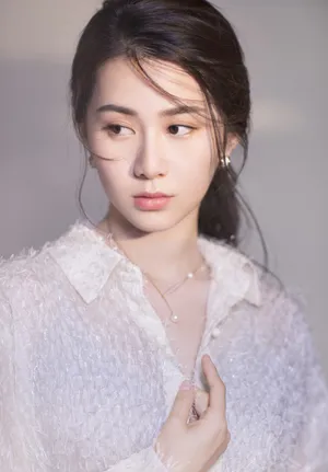 关芯优雅气质性感图片写真
