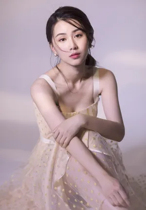 关芯优雅气质性感图片写真