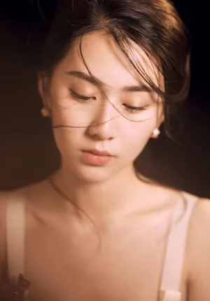 关芯优雅气质性感图片写真_2