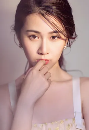 关芯优雅气质性感图片写真_3