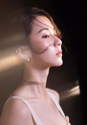 关芯优雅气质性感图片写真_4
