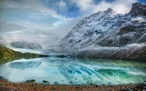 冬雪覆盖下的湖水风景壁纸_18