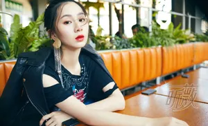 关芯运动休闲风时尚街拍写真图片_1