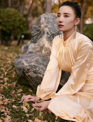 宋佳露背长裙性感写真图片_7