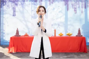古力娜扎《无与伦比的美丽》开机仪式图片_1