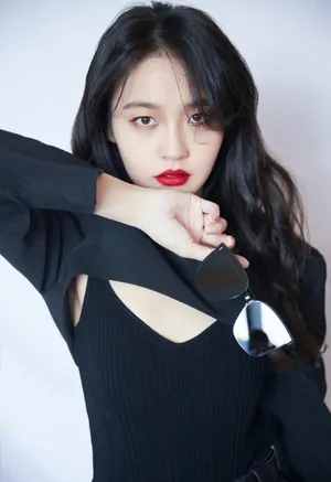 张佳宁墨镜甜酷性感写真图片_1