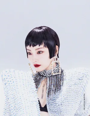 张嘉倪冷艳复古大片写真图片