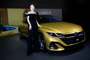阚清子车展优雅性感写真图片_8