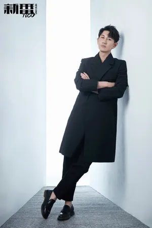 何明翰复古帅气写真图片