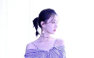 关芯蓝色吊带露肩装性感图片_2