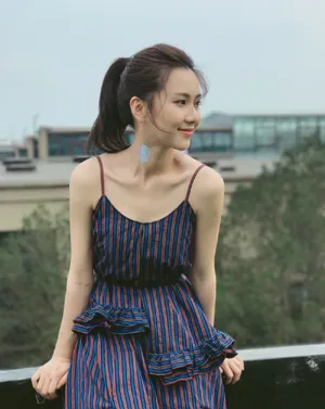 关芯知性气质性感写真图片_8