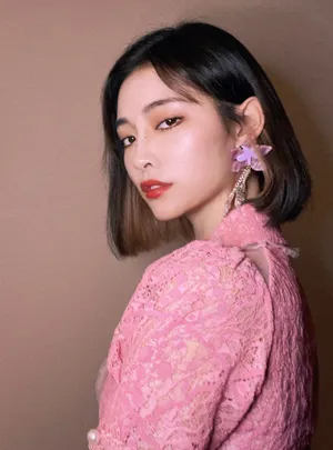 许佳琪甜酷私服自拍照图片_1