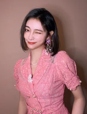 许佳琪甜酷私服自拍照图片_5