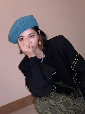 许佳琪甜酷私服自拍照图片_7