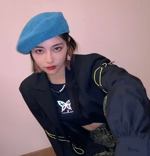 许佳琪甜酷私服自拍照图片_8