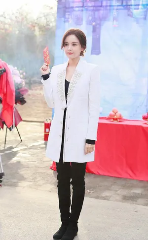 古力娜扎珍珠长外套甜美清新美照图片_4