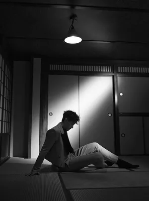 刘恺威剪裁西装成熟魅力写真图片_3