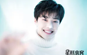嘉羿清爽笑容阳光少年感写真图片_3