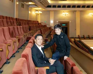 冯远征梁丹妮庆祝结婚27周年美照图片