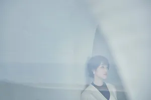 蓝盈莹短发白衣优雅写真图片_6