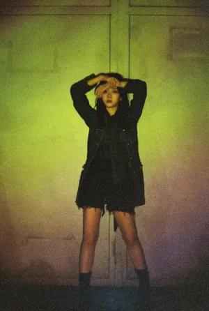 谭松韵俏丽光影性感写真图片_3